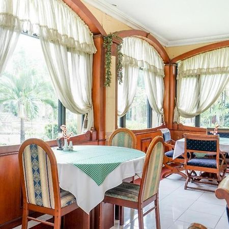 Istana Permata Juanda Hotel Sawotratap Exterior foto