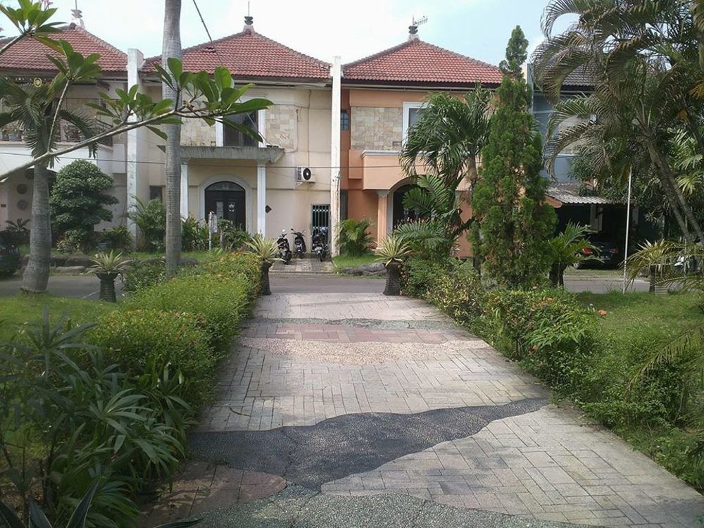 Istana Permata Juanda Hotel Sawotratap Exterior foto