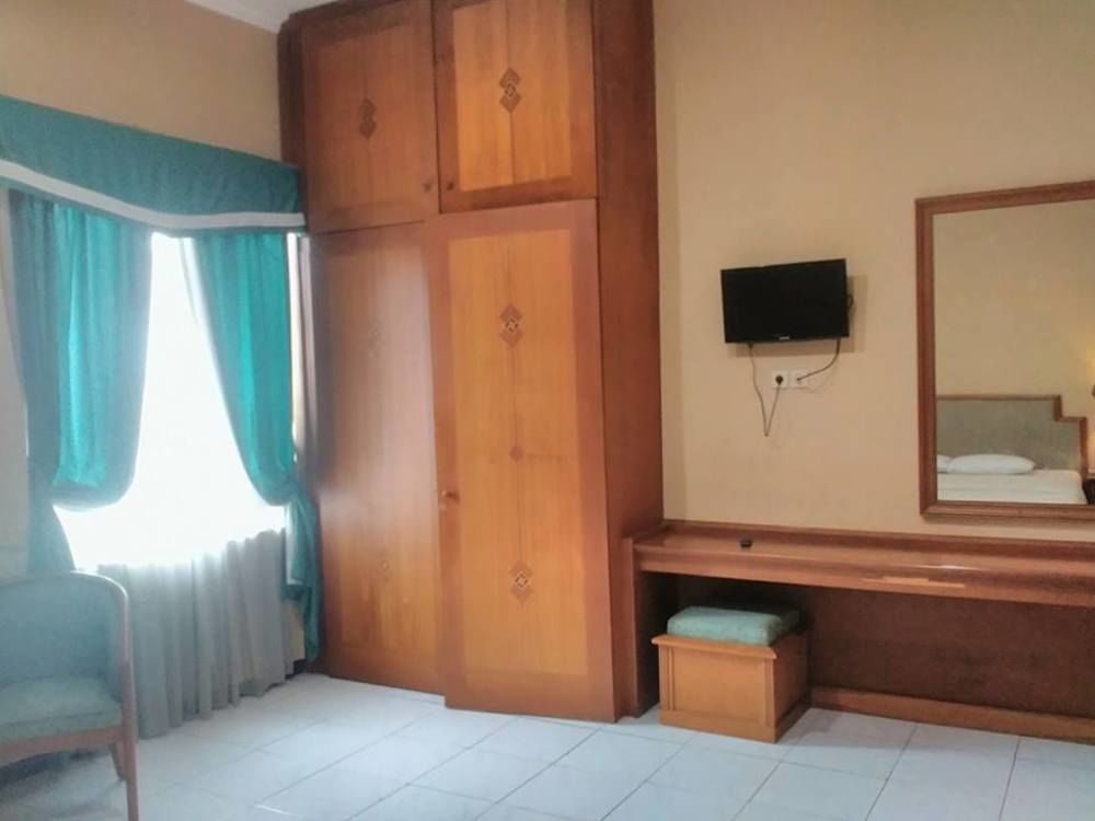 Istana Permata Juanda Hotel Sawotratap Exterior foto