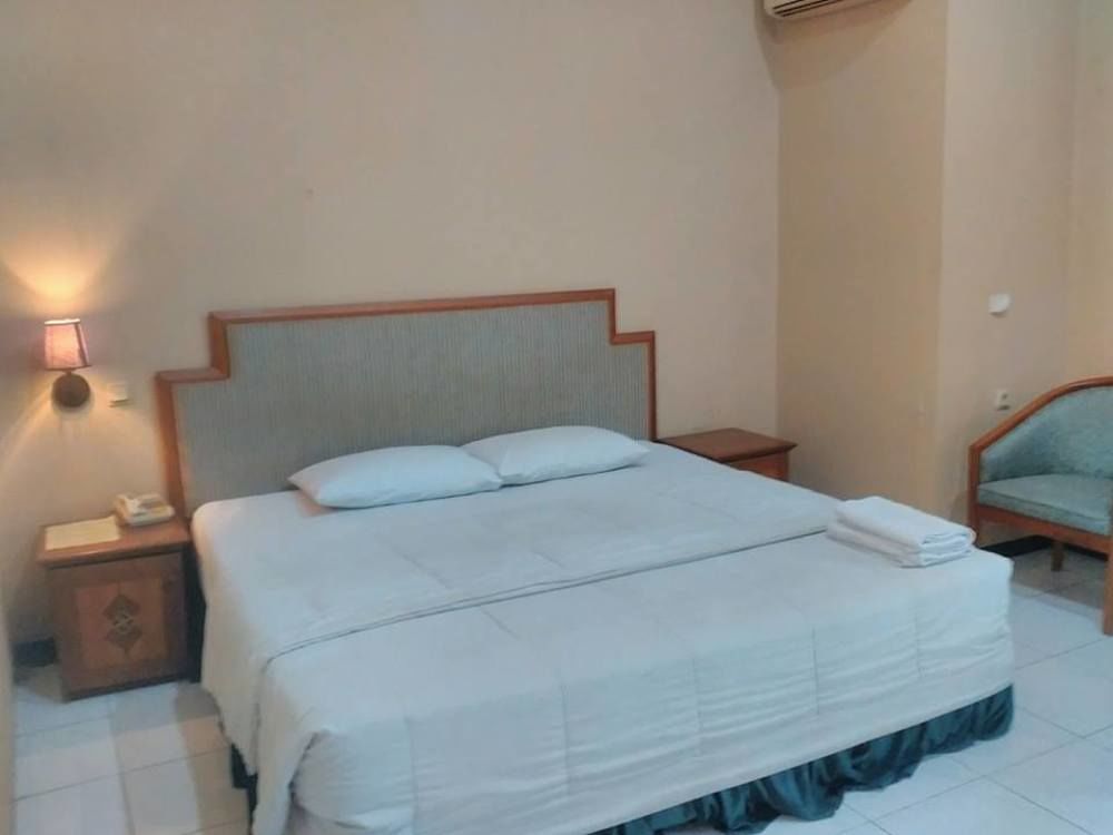 Istana Permata Juanda Hotel Sawotratap Exterior foto