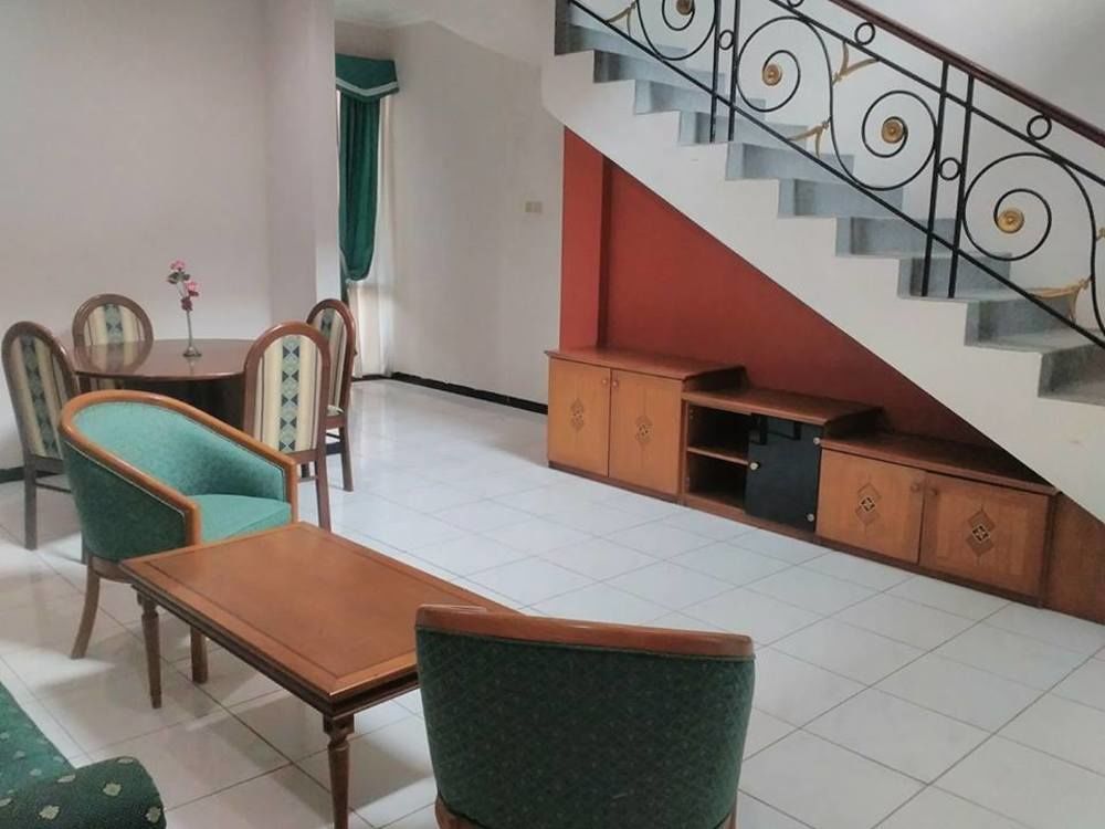 Istana Permata Juanda Hotel Sawotratap Exterior foto