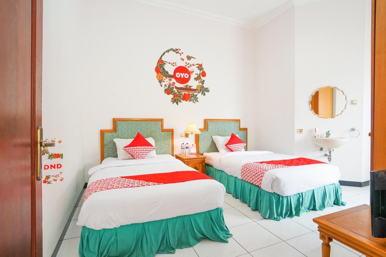 Istana Permata Juanda Hotel Sawotratap Exterior foto