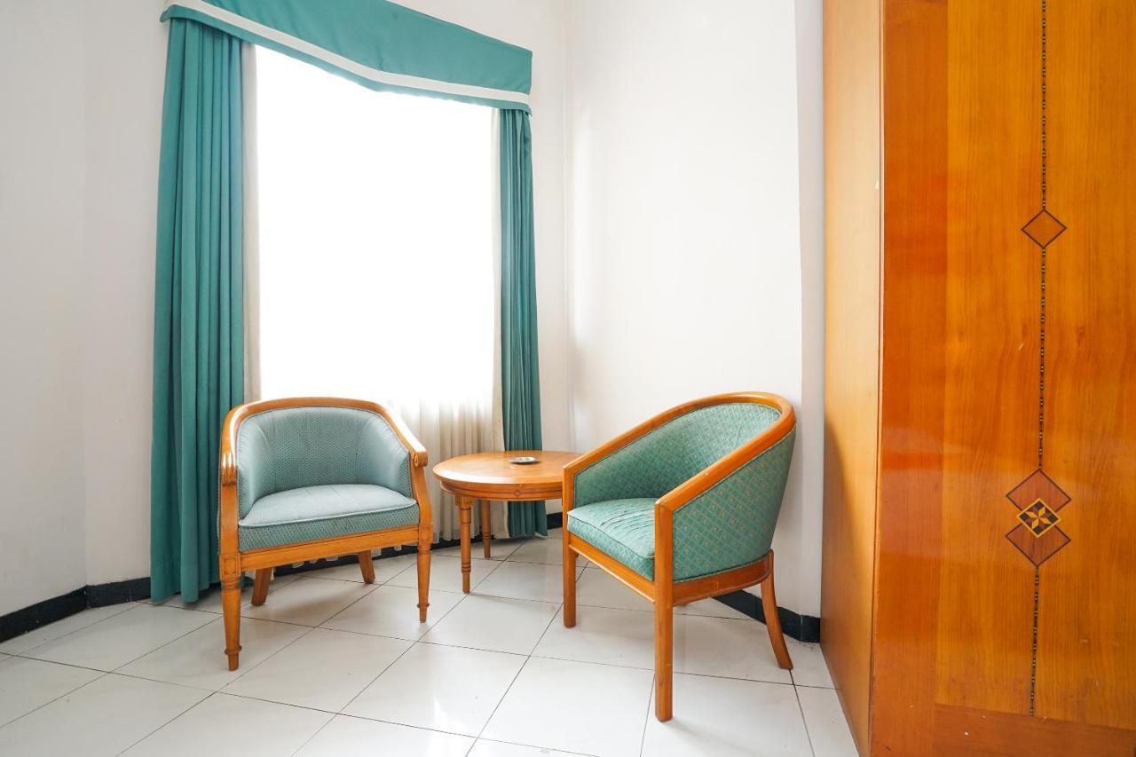 Istana Permata Juanda Hotel Sawotratap Exterior foto