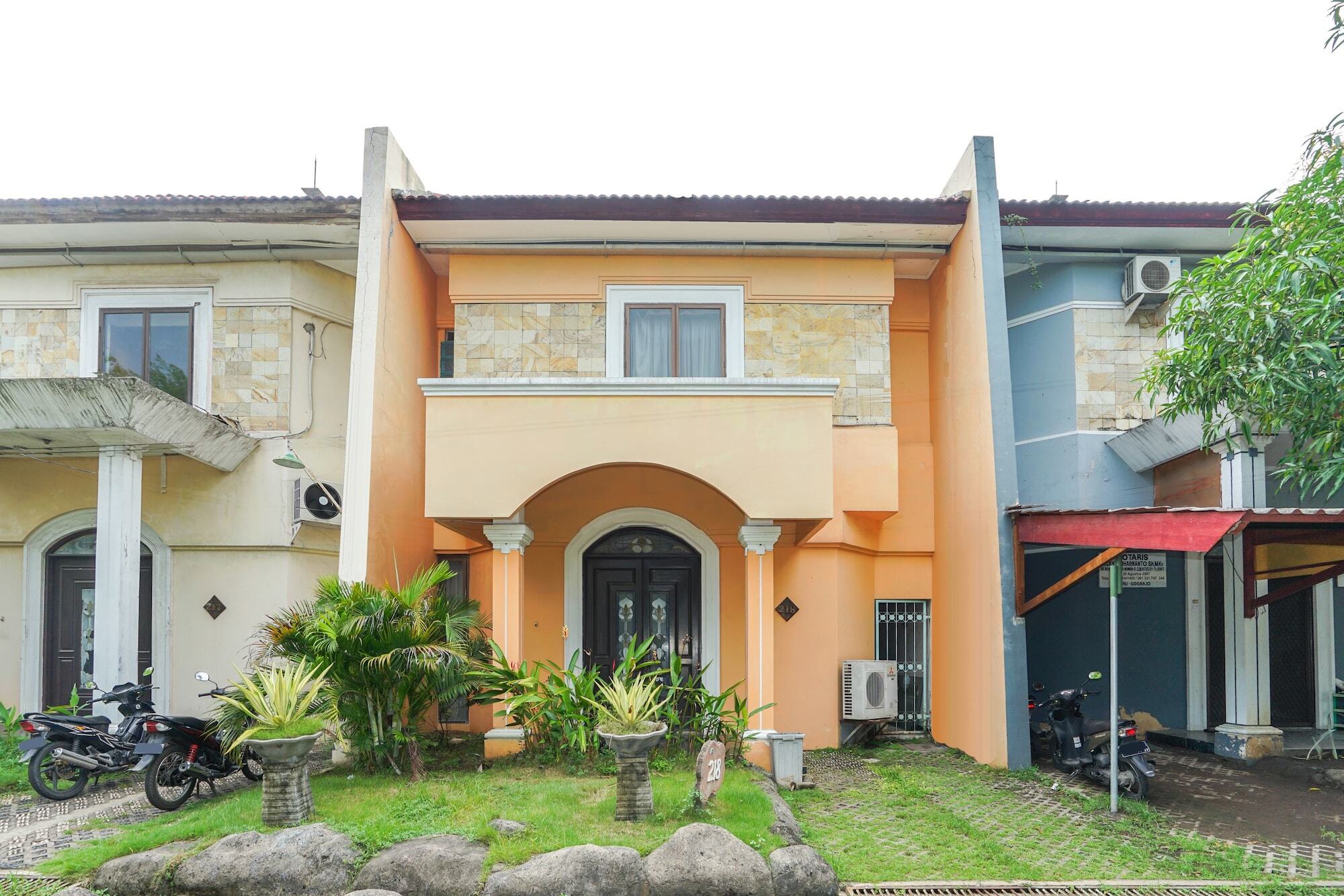 Istana Permata Juanda Hotel Sawotratap Exterior foto